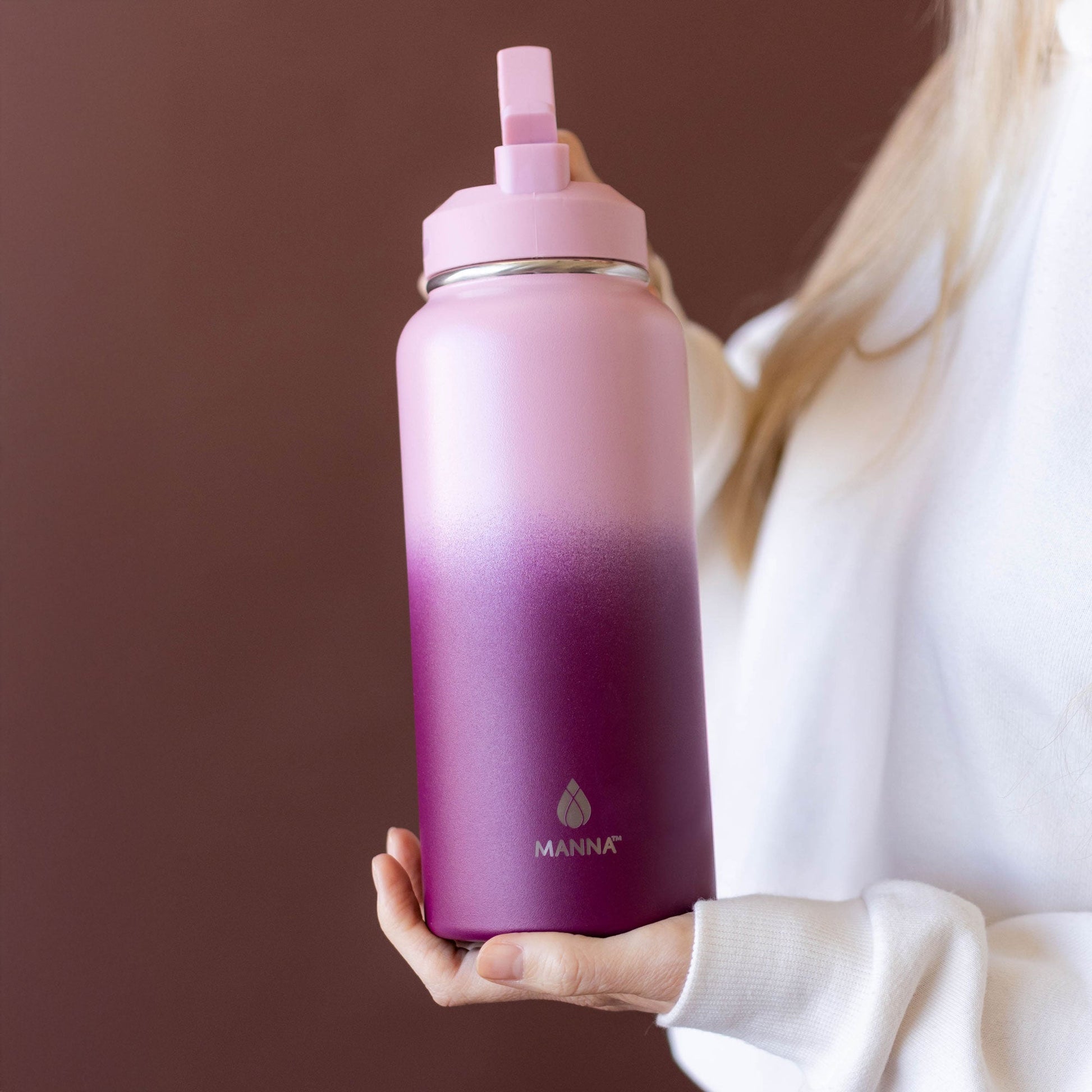 32-oz-powel-bottle-j2 32_Manna_Website_Lifestyles-2.jpg